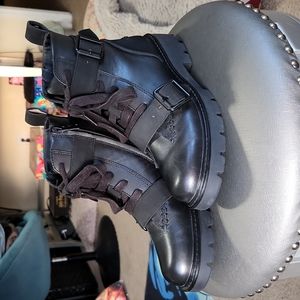 UGG Ashton Lace Up boots, size 7.5, black leather